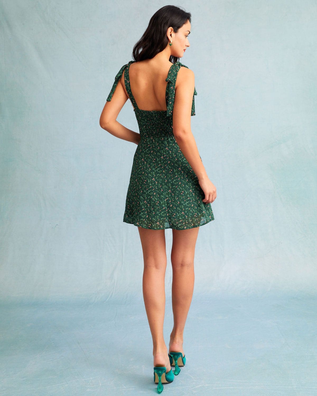 Marta | Vestido Corto Lencero Verde Floral con Escote Corazón