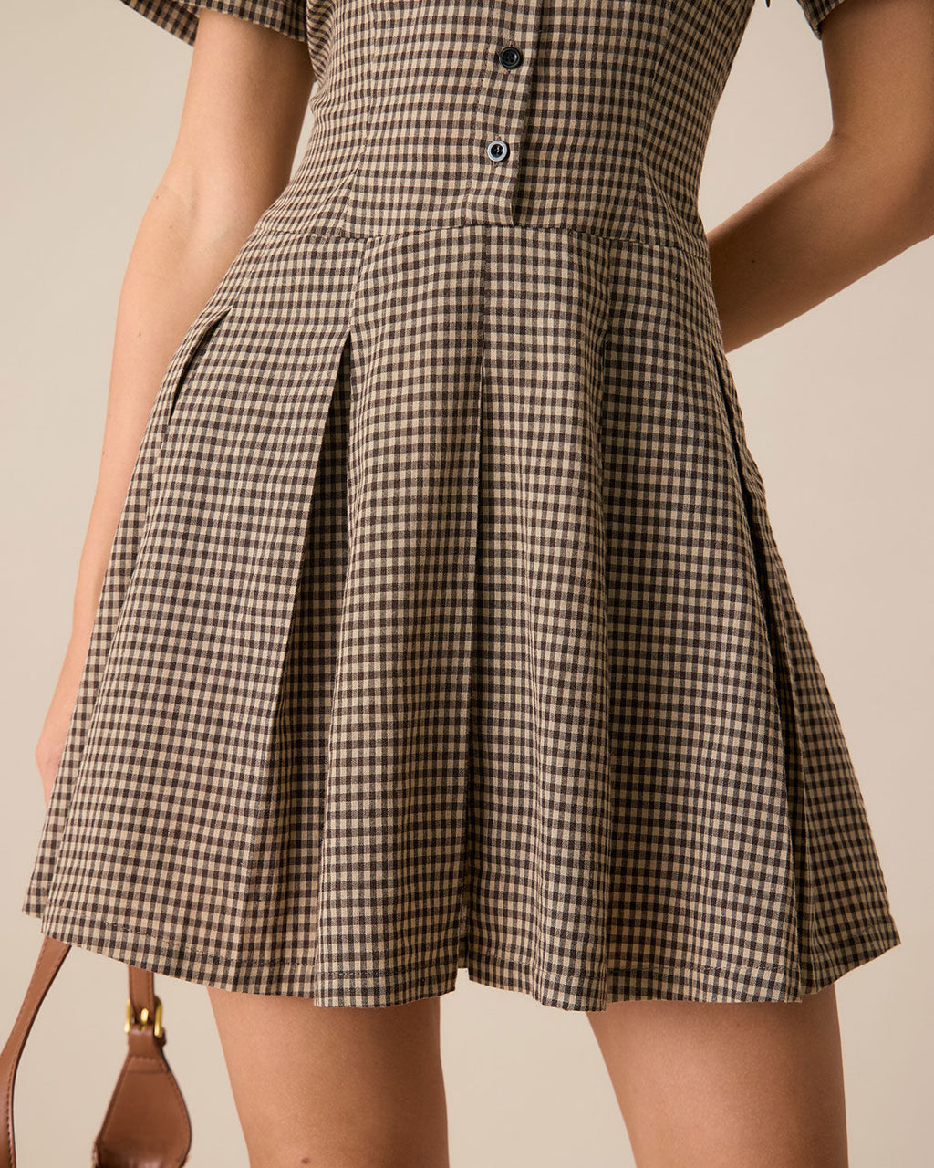Encarna | Vestido Corto Marrón de Cuadros con Solapa y Falda Plisada