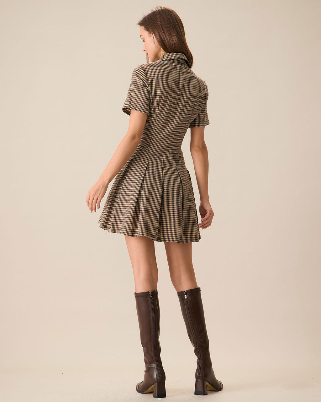 Encarna | Vestido Corto Marrón de Cuadros con Solapa y Falda Plisada