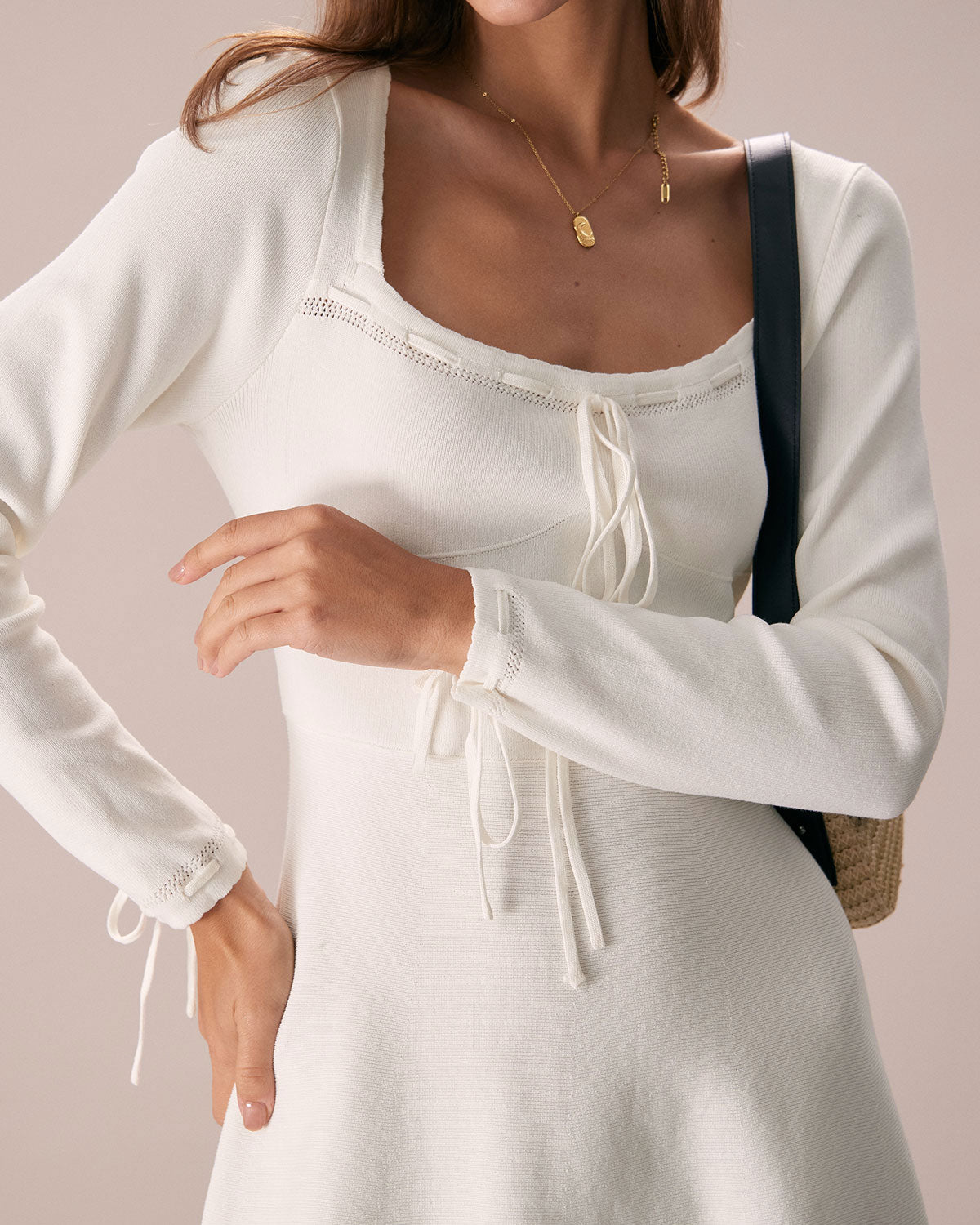 Nuria | Vestido Corto Blanco de Punto con Escote Cuadrado