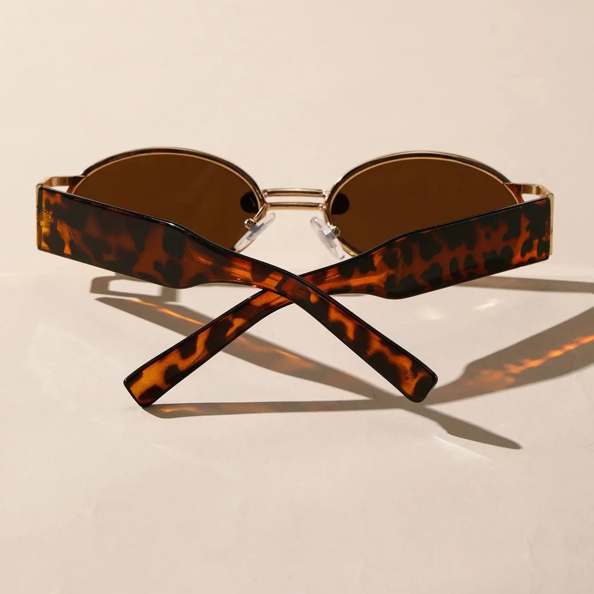 Adela | Gafas de Sol Ovaladas con Montura Dorada