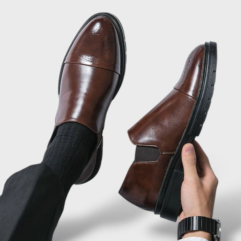 Ramón | Mocasines Negros de Cuero Brogue Hombre Slip-On Suela Gruesa