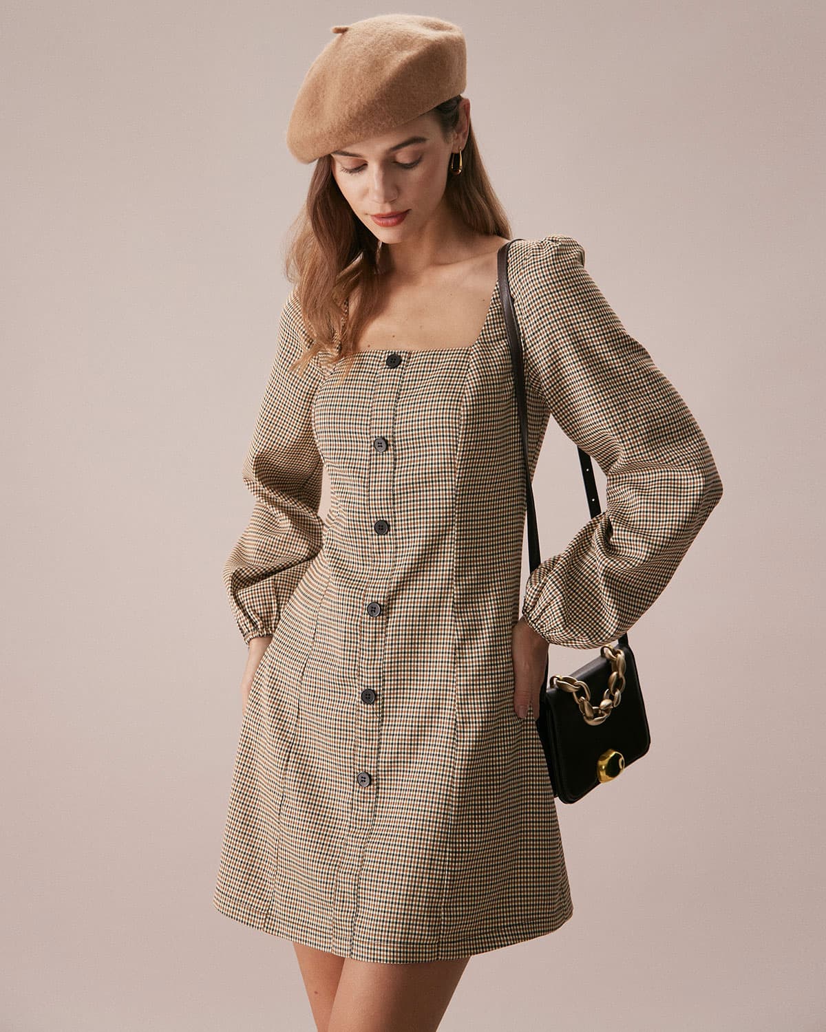 Leticia | Vestido Corto Caqui de Cuadros con Escote Cuadrado y Botones