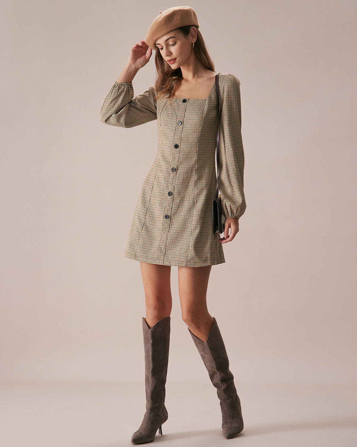 Leticia | Vestido Corto Caqui de Cuadros con Escote Cuadrado y Botones