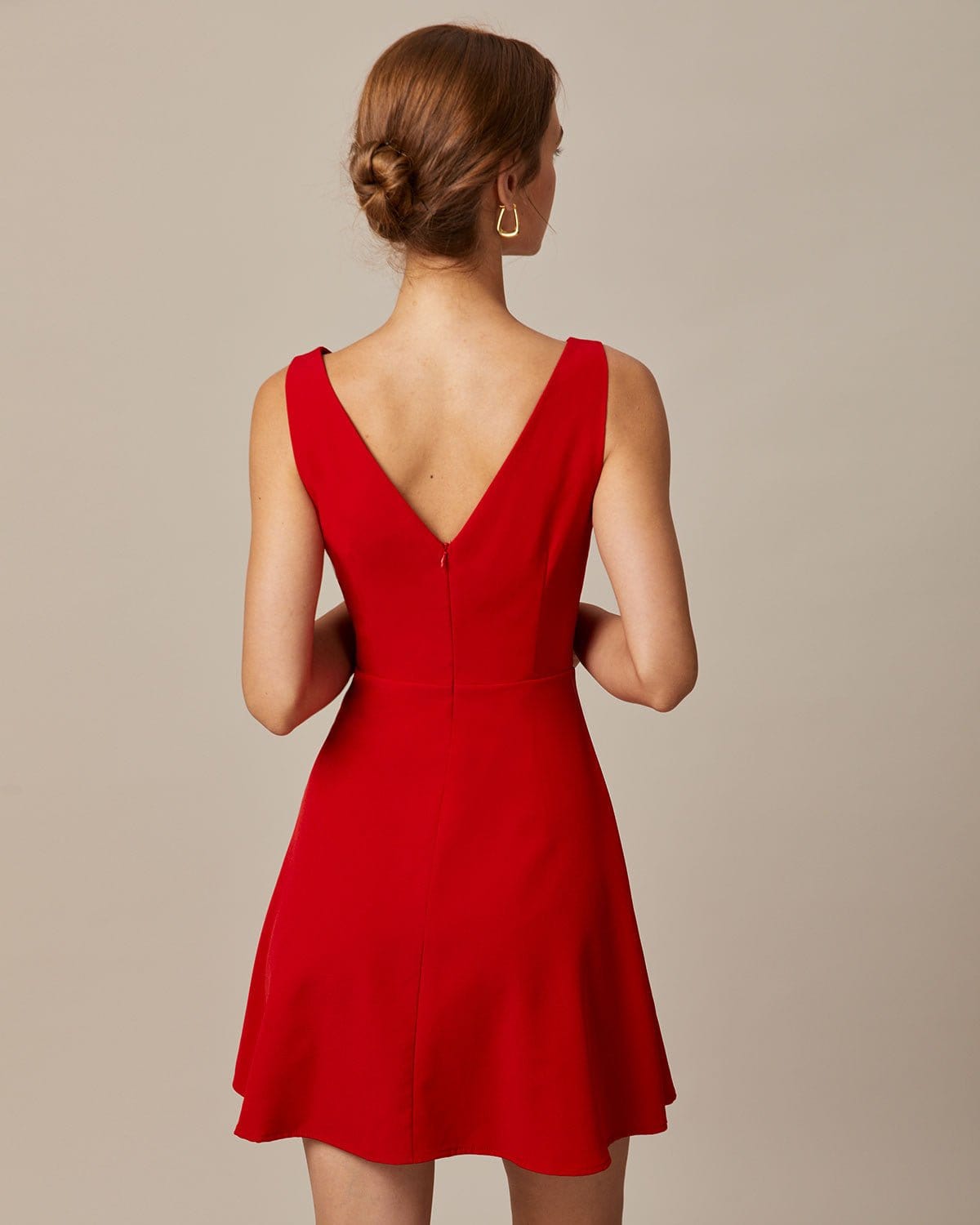 Lourdes | Vestido Corto Rojo Sin Mangas con Escote Barco y Cintura Alta