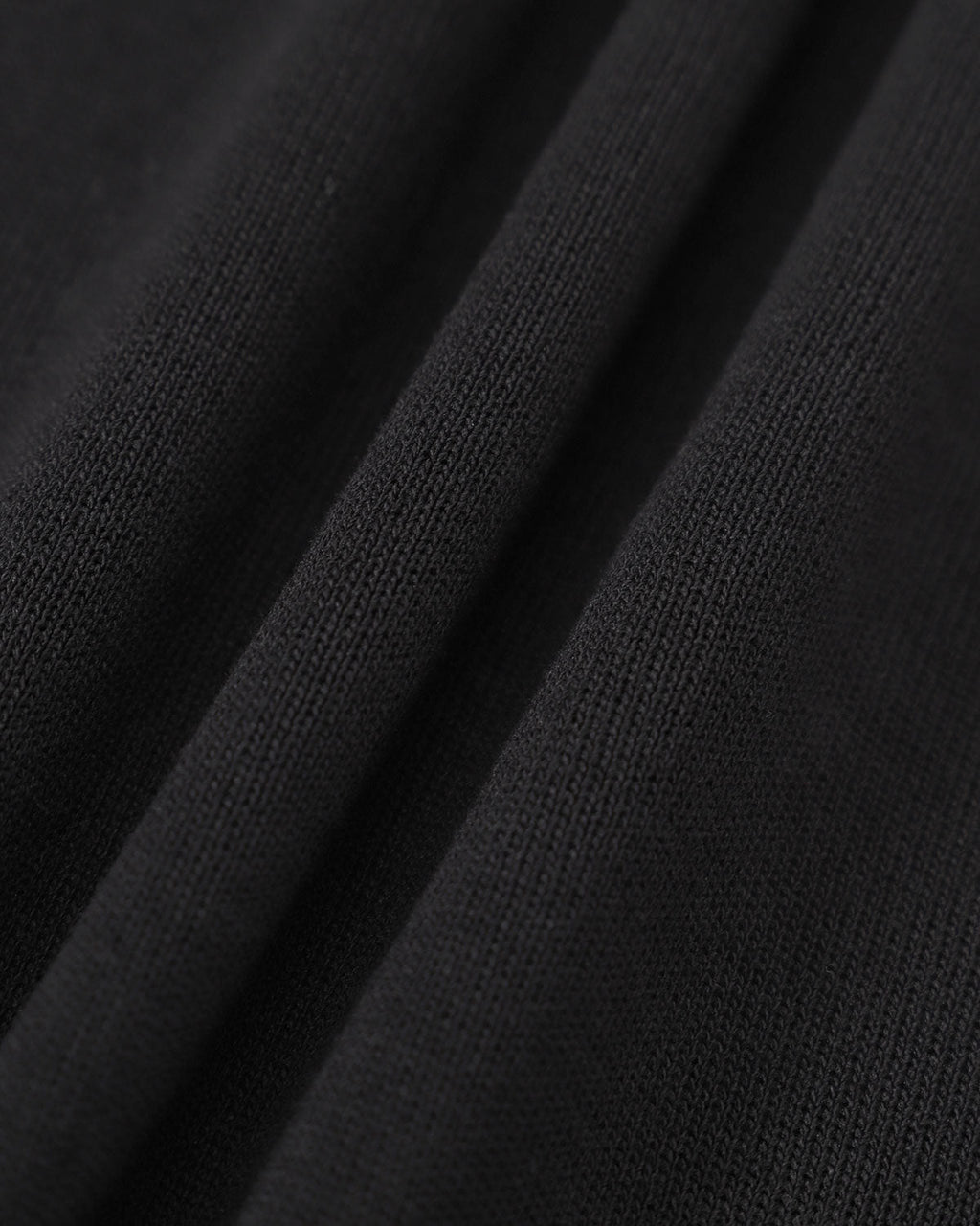 Silvia | Vestido Corto Negro de Punto con Detalles en Contraste y Manga Larga